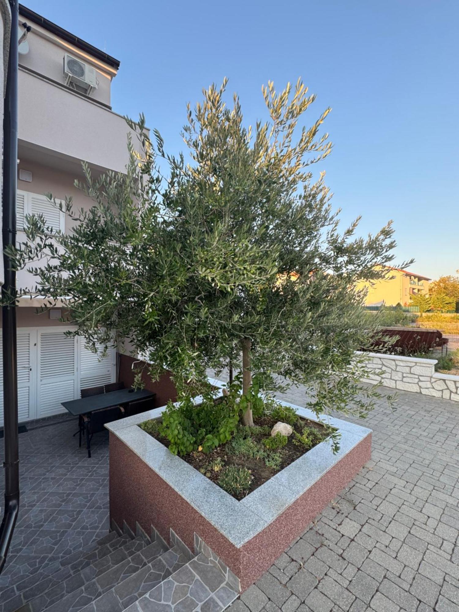 Pirun Apartment *
