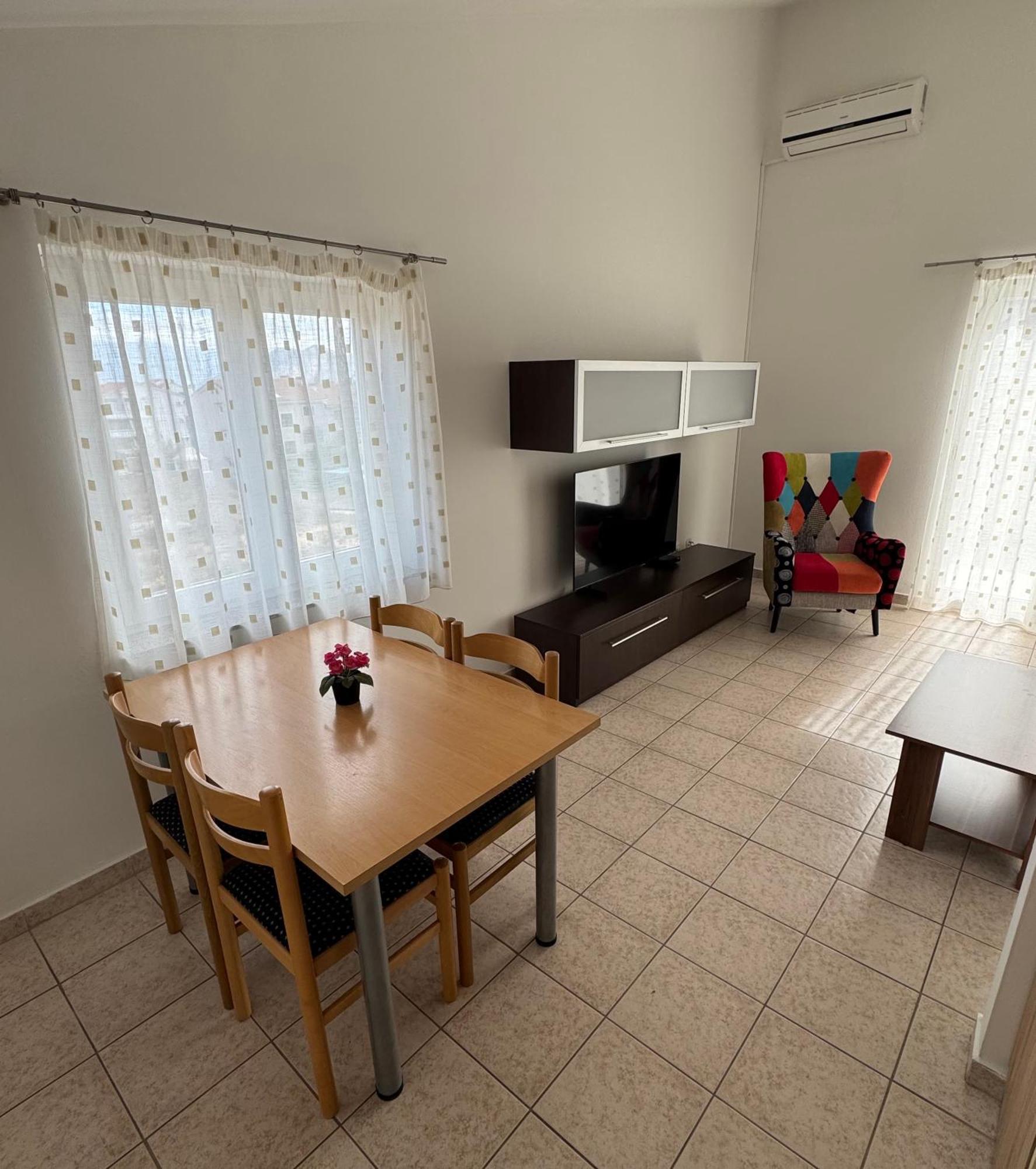 Pirun Apartment *